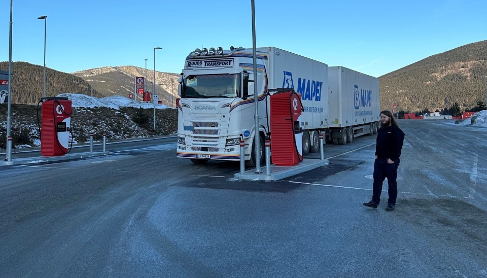 Bjørnar Nilsen-Furuvoll, som kjører for Ruuds Transport AS, er glad for at Circle K har fått på plass tungbillader på Vinstra.