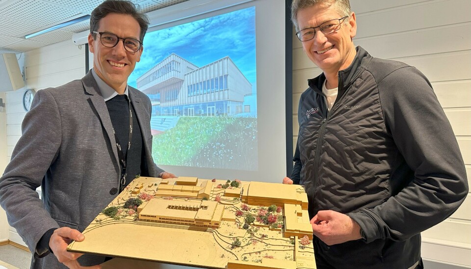 AVTALE: NCC og Norges idrettsforbund og olympiske og paralympiske komité har inngått avtale om utviklingen av nytt nasjonalt toppidrettssenter. Fra venstre: Trond Nordbak Øsmundset, avdelingsleder NCC Building Nordics og Tore Øvrebø, toppidrettssjef Olympiatoppen.