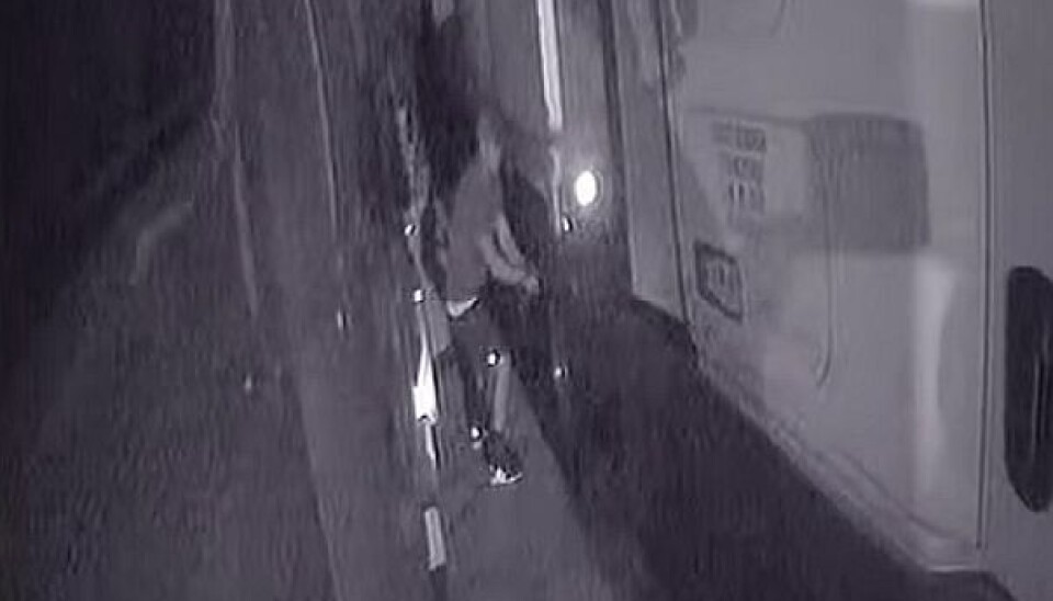 I AKSJON: Her er «Ice Pick Bandit» i ferd med å ødelegge nok et dekk.