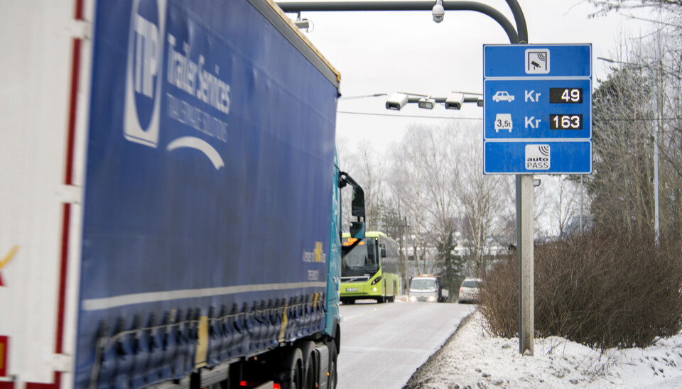 BOMPENGER: Det er kostbart å passere bomstasjoner rundt i landet, og spesielt for tunge kjøretøy. Illustrasjonsfoto: Espen Braata