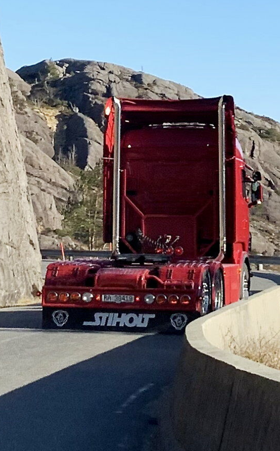 SMÅ VEIER: Det er billigere å kjøre på de gamle veiene. Illustrasjonsbilde fra Flekkefjord Opplæringssenter.