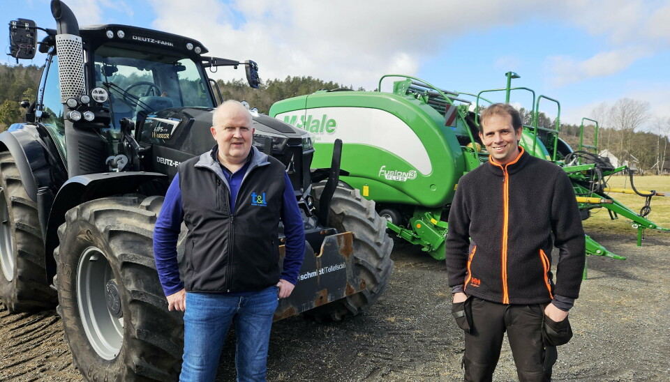 SAMARBEID: Leif Ingvar Undheim (t.v.) i Traktor & Landbruk AS og Tor Henrik Schenk i ATM Service Lillesand ser fram til å samarbeide om Deutz-Fahr og McHale på Sørlandet.