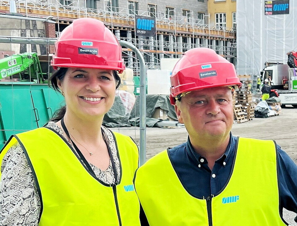 KAMPEN MOT SVART ARBEID: Adm. direktør i NHO Byggenæringen Nina Solli og Forbundsleder i Fellesforbundet Jørn Eggum på en byggeplass.