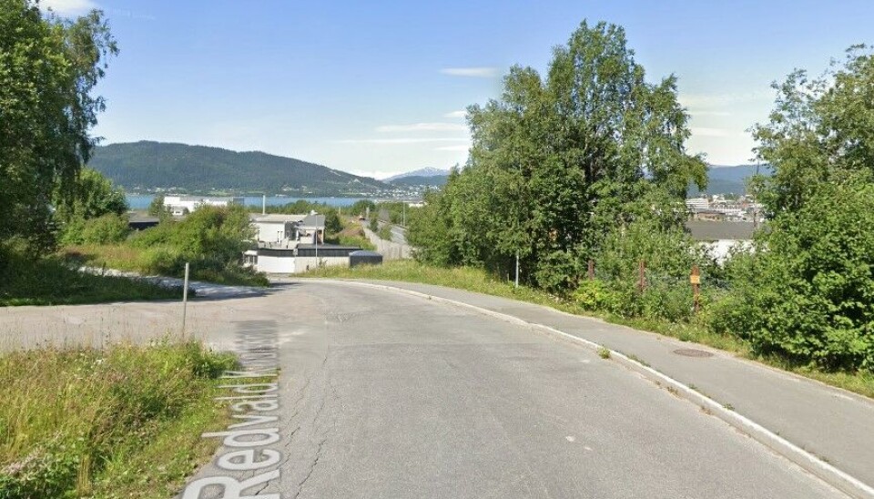 BLE BRÅK: Om lag 700 meter ledningsnett skal fornyes, og det skal legges nytt asfaltdekke på omtrent 5500 kvadratmeter vei her i Redvald Knutsons vei i Mo i Rana.