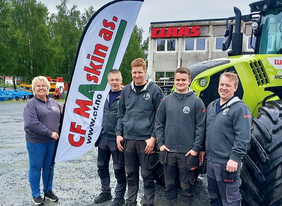TAR OVER: Avdelingen i Verdal har skiftet navn og blir drevet videre av forhandlere til Norwegian Agro. Til venstre ser vi Anita Sollie som er daglig leder i flere av avdelingene til CF Maskin.