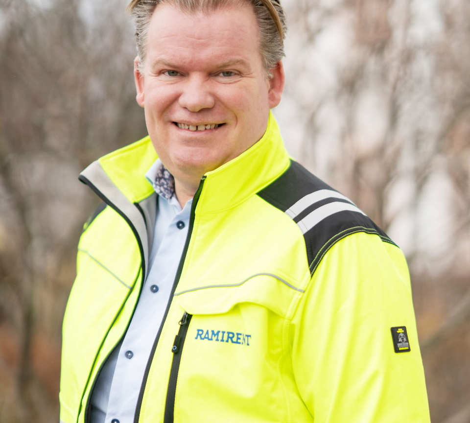 FORHINDRE ULYKKER: Salgsdirektør Kristian Kristoffersen sier lanseringen er et tiltak for å redusere ulykker.
