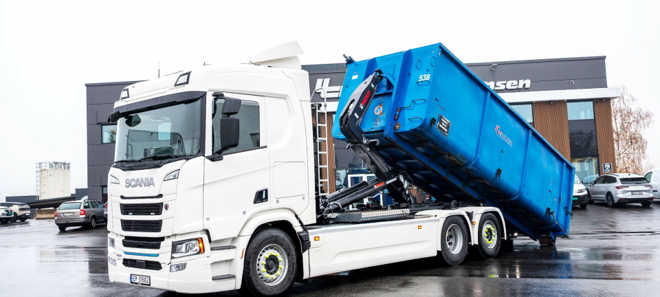 Litra med sin første elektriske Scania