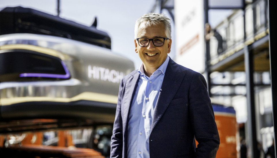 LANDCROS representerer vår forpliktelse til å gå utover maskiner, og gi kundene intelligente, tilkoplede og bæredyktige løsninger, sier Francesco Quaranta, administrerende direktør for Hitachi Construction Machinery Europe.
