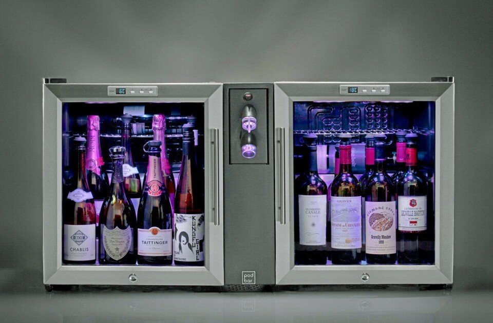 NYTT: Det nye Le Verre de Vin Pod Bar-systemet er en komplett løsning som kombinerer Le Verre de Vin-teknologien med tempererte vinskap spesielt tilpasset åpnede flasker. NYTT: Det nye Le Verre de Vin Pod Bar-systemet er en komplett løsning som kombinerer Le Verre de Vin-teknologien med tempererte vinskap spesielt tilpasset åpnede flasker.