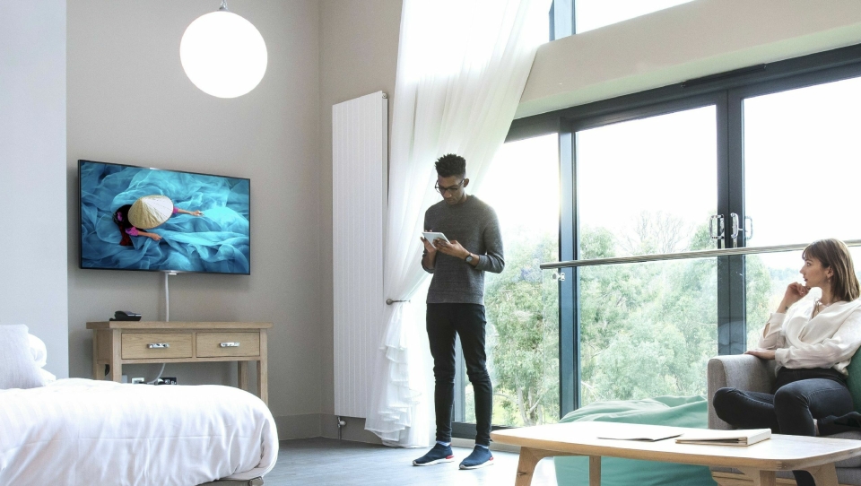 FULL KONTROLL: Philips Professional TV gir både hotell og gjester en ny og bedre TV-hverdag