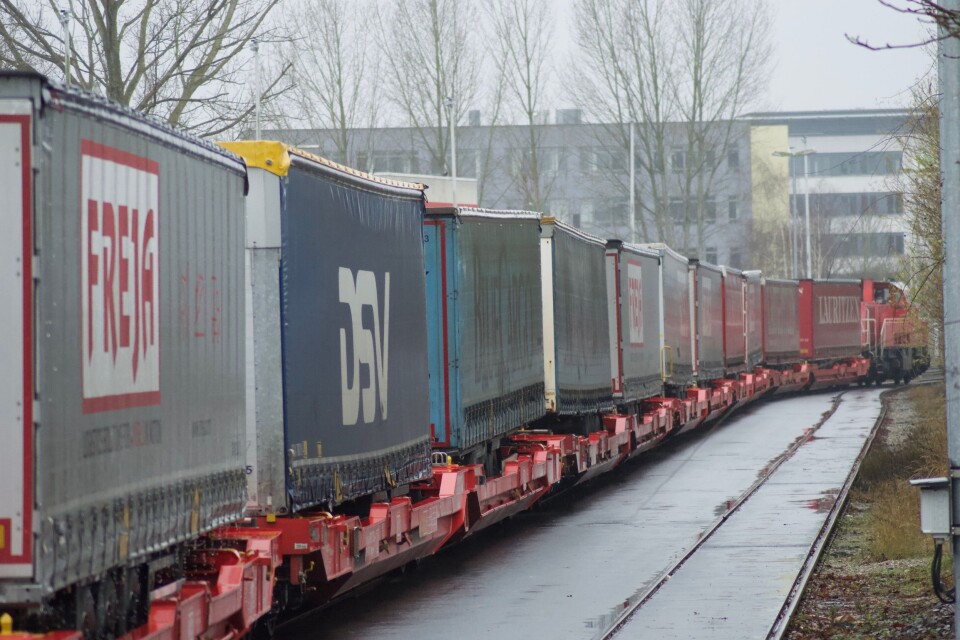 FRA VEI TIL TOG: Nå begynner endelig etterspørselen for togtransport fra de store aktørene å bli høy. FRA VEI TIL TOG: Nå begynner endelig etterspørselen for togtransport fra de store aktørene å bli høy.