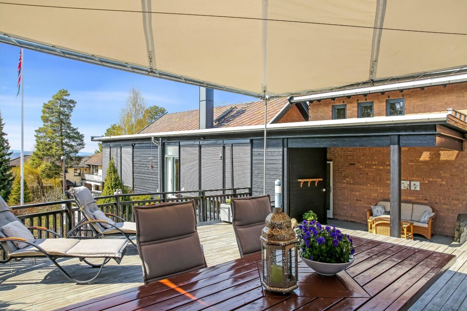 MIDDAG HER: På den andre siden av huset har du ettermiddags- og kveldssol. MIDDAG HER: På den andre siden av huset har du ettermiddags- og kveldssol.