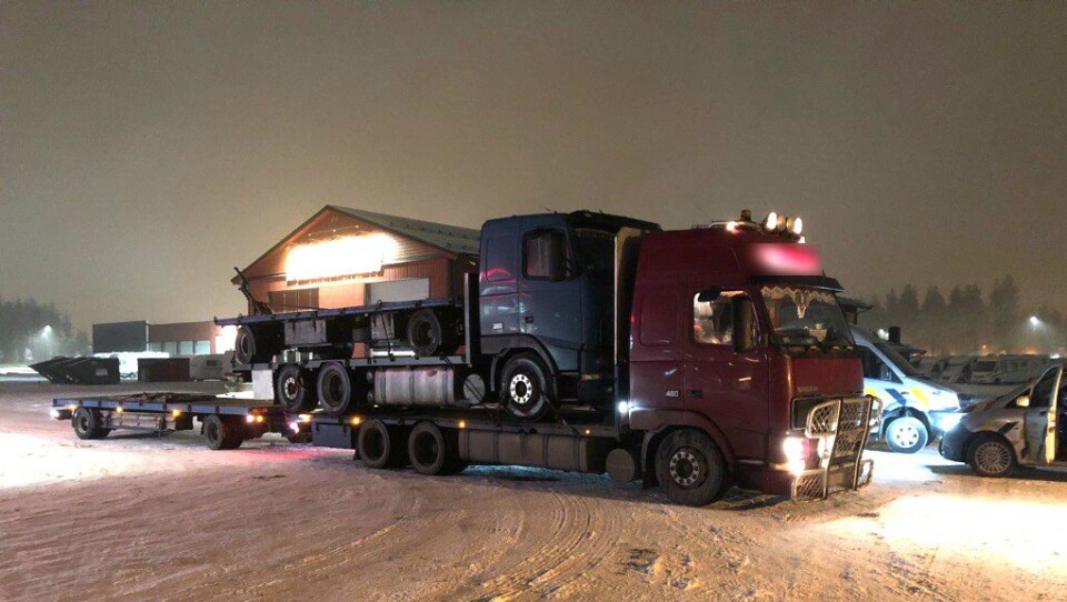 Henger lastet på bil, lastet på bil med henger bak stoppet i Elverum 20. desember. Foto: Statens vegvesen
