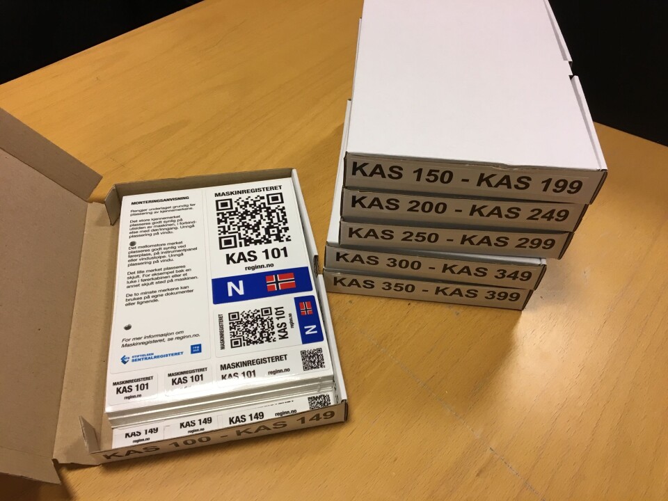 Kjennemerket inneholder en QR-kode som plasseres tre steder på maskinen. Grunnfunksjonaliteten i Maskinregisteret er nå ferdig utviklet og maskiner vil bli registrert fortløpende. Foto: MGF