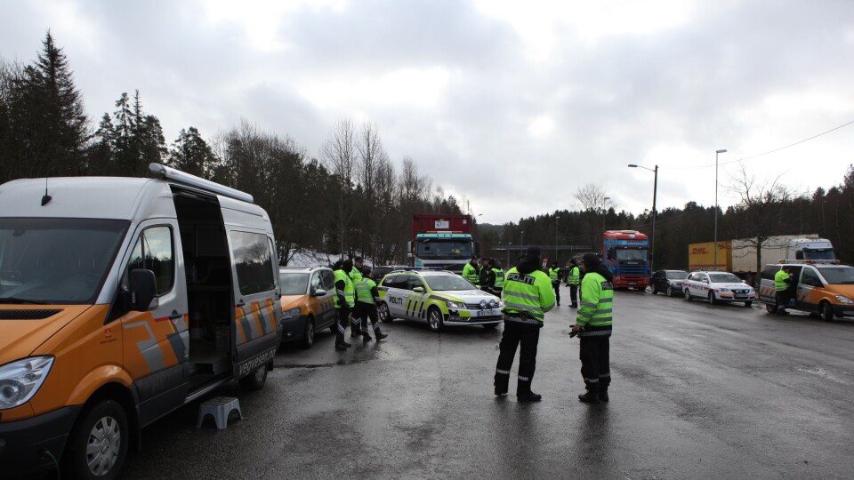 Bilde fra en felleskontroll med politi, toll og kontrollører fra Statens vegvesen i Akershus i 2014.