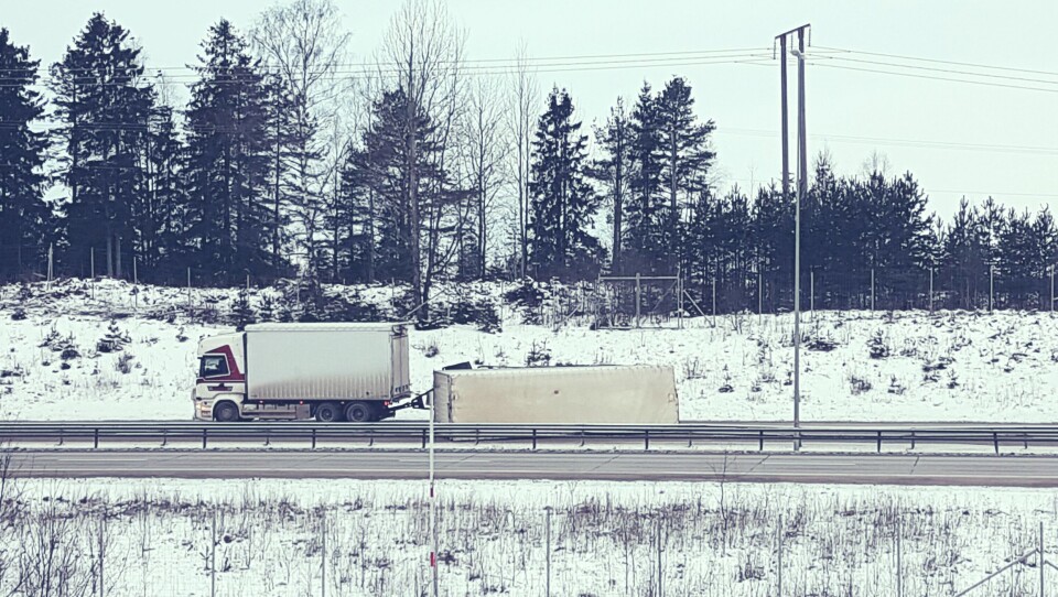 7. februar 2017 veltet en tilhenger og sperret begge felt på E6 i den sørgående retningen like før avkjøringen til Jessheim nord, i Akershus. E6 sørgående var stengt i ca. fem timer. 7. februar 2017 veltet en tilhenger og sperret begge felt på E6 i den sørgående retningen like før avkjøringen til Jessheim nord, i Akershus. E6 sørgående var stengt i ca. fem timer.