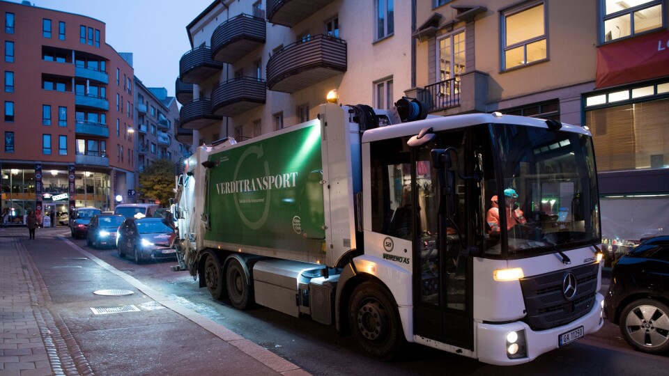 Renovasjonsbil fra selskapet Veireno på oppdrag for Renovasjonetaten på Grønland i Oslo.