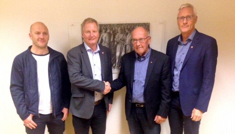 På bildet (f.v.): Daglig leder Morten Hynne i Grande Entreprenør, adm. dir. Dag Andresen i Veidekke Entreprenør, styreformann Kåre Hynne i Grande Entreprenør og distriktsleder Ståle Brovold i Veidekke Entreprenør Trøndelag.