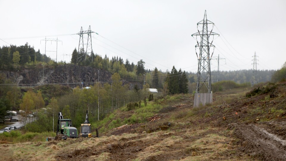 Bakken ligger ved siden av E6 i Lørenskog kommune, øst for Oslo.