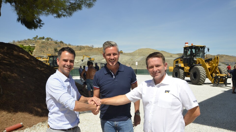 Fra venstre: Rogier Tonies (salgssjef for Caterpillar Worktools i Europa), Tor Kjetilson Moe, (daglig leder i Gjerstad Products) og Vilmundur Theodorsson (senior produksjef for gravemaskiner i Pon Equipment AS).