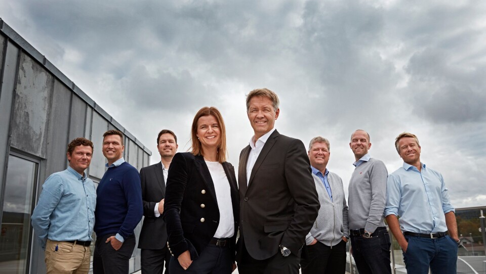 Til stede ved signering av avtalen var, fra venstre; Morten Andersen, prosjektleder – Magnus Brekke, produktsjef – Kristian Rannov Kårstad, prosjektutvikler og Camilla Krogh, konserndirektør bygg, samtlige fra Skanska Norge AS. Videre Øivind Solbakken, adm. direktør Bertel O. Steen Eiendom AS, Rune Carlsen, prosjektdirektør Bertel O. Steen Eiendom AS, Rune Hauglin, prosjektleder Prodecon AS og Stian Olaf Kalsaas, prosjektleder Prodecon AS.