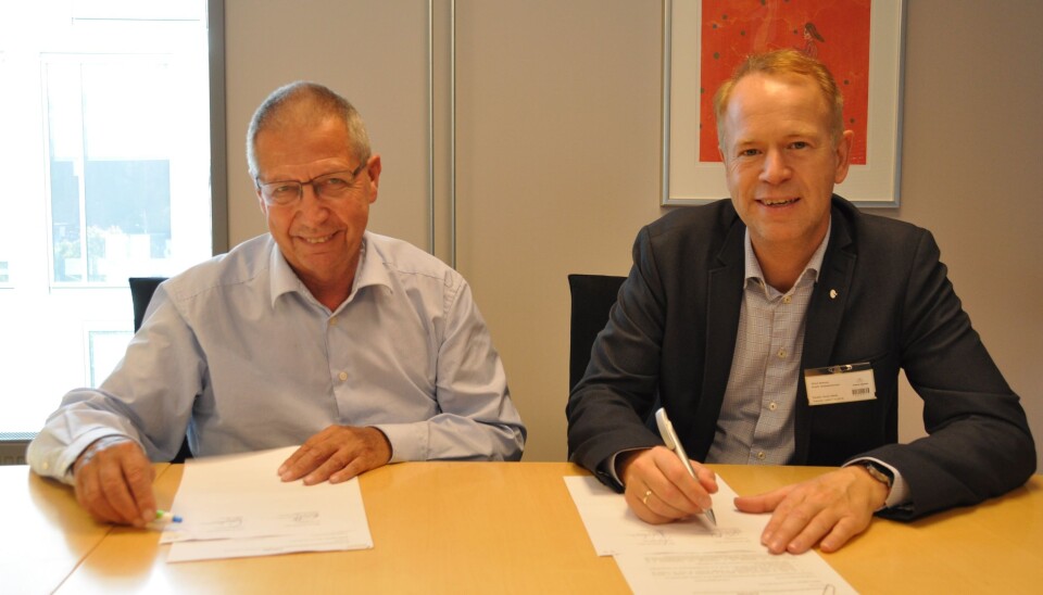 Vegdirektør Terje Moe Gustavsen (t.v.) og direktør Øivind Strømme i Skatteetatens regionavdeling.