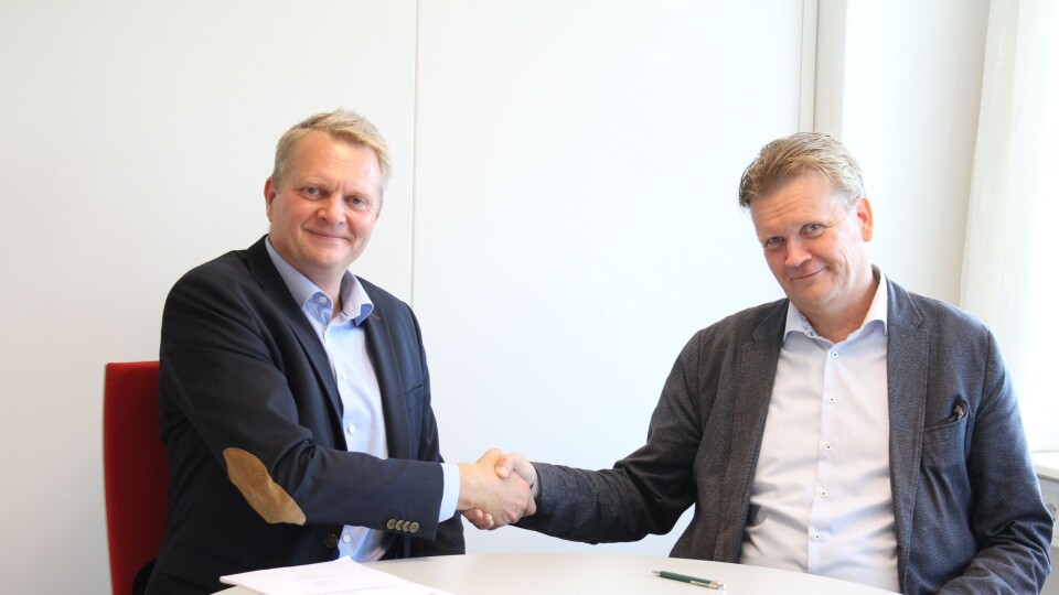Henrik Bager (t.v.), daglig leder Franzefoss Pukk AS og Joar Caspersen, adm. direktør i NCC Industry.