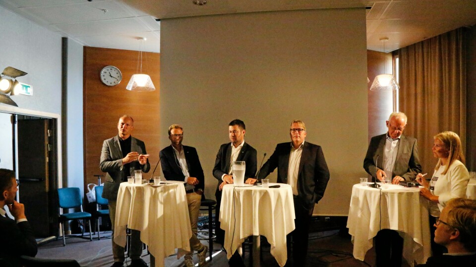 PANELDEBATT: Deltakerne i paneldebatten. Samferdselsminister Ketil Solvil-Olsen (FrP), Nicolay Astrup (H), Geir Pollestad (SP), Sverre Myrli (AP) og Trond Johannesen (MEF).