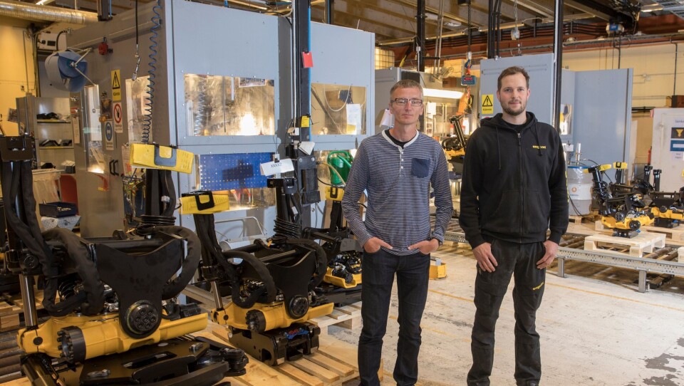 Mats-Erik Wiktorsson, kvalitetssjef i Engcon Group og Håkan Näsström, testansvarlig hos Engcon.