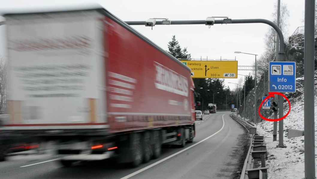 Her passerer en østeuropeisk lastebil bomanlegget ved E6 Ulven i Oslo uten å utløse lyssignal.