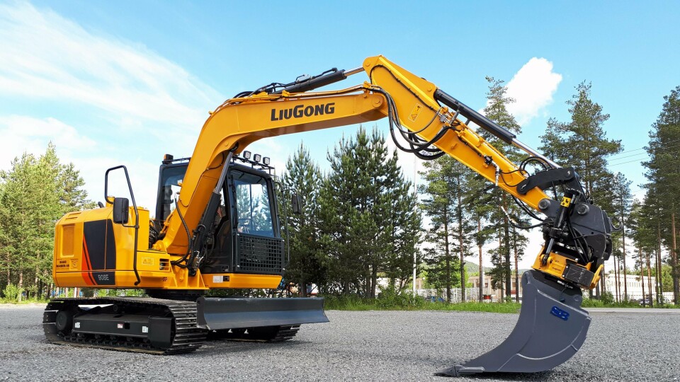 7-tonneren Liugong 908E øker raskt i vekt når den får HK-feste og Engcon-tilt montert.