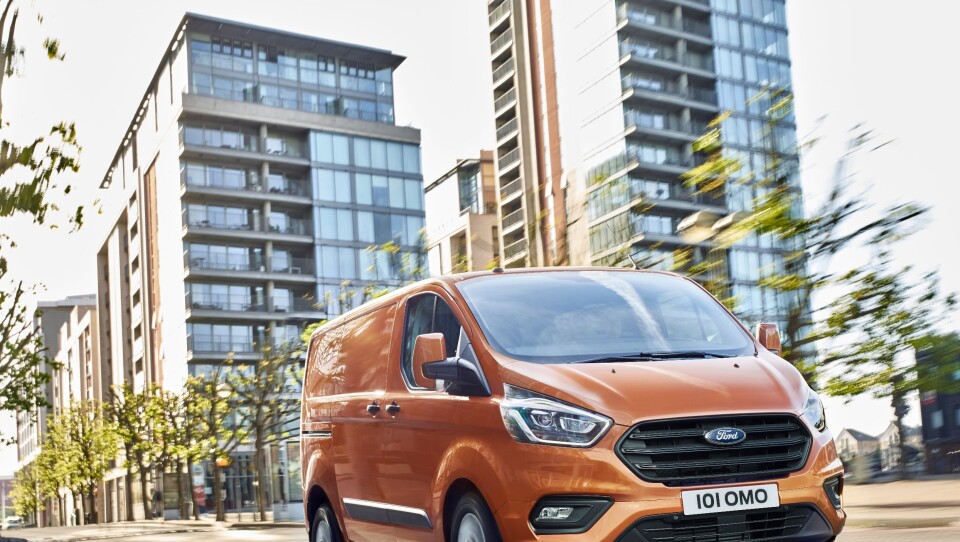 Ford lover at nye Ford Transit Custom er mer komfortabel, praktisk og stappfull av smarte funksjoner og teknologi.
