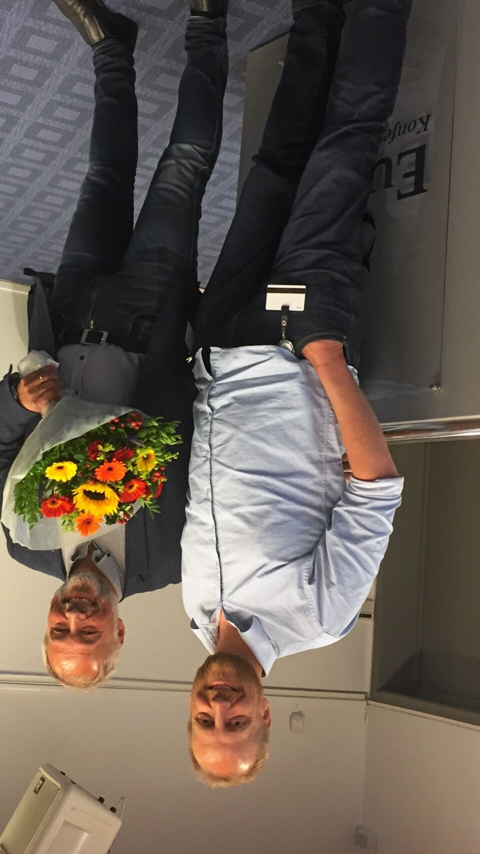 BYTTE: Frode Nilsen (t.h) fra LNS takker av som formann i Norsk Forening for Fjellsprengningsteknikk, mens Øyvind Engelstad fra Norconsult tar over.