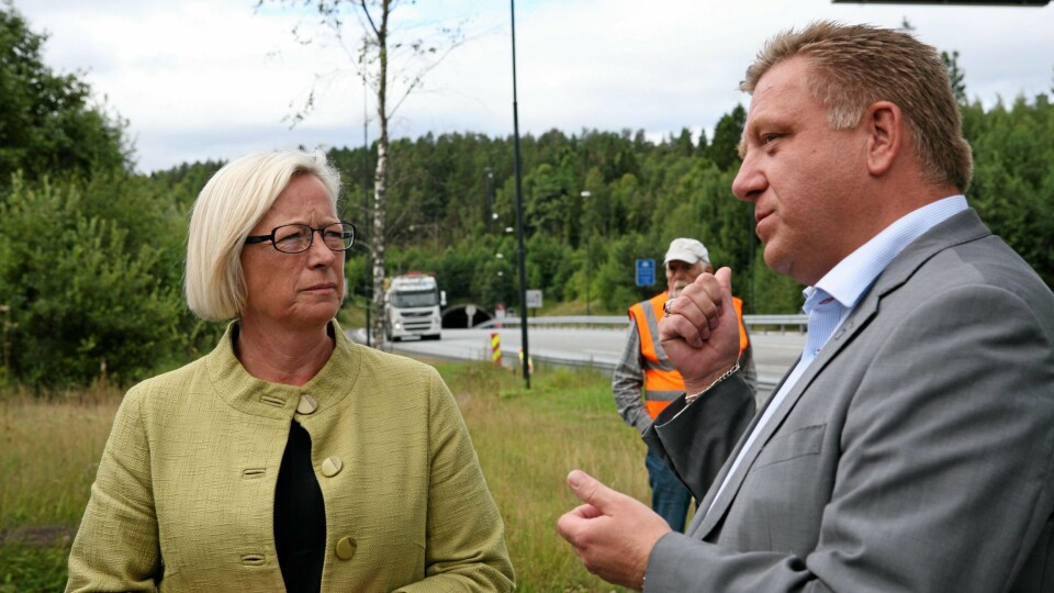 NLF-sjef Geir A. Mo er betenkt til at det velges ennå et tunnelløp. Her ved Oslofjordtunnelen i samtale med tidligere samferdselsminister Marit Arnstad.