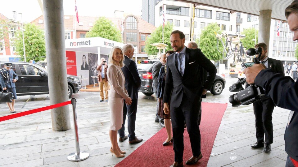 På bildet har ITA-president Tarcisio B. Celesrino, Frode Nilsen og Heidi Berg har akkurat ønsket kronprinsen velkommen til WTC 2017.