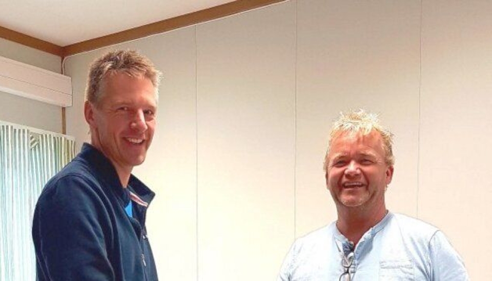 Espen Aasheim (t.v.) fra Statens vegvesen og Per Arnesen fra EN Entreprenør AS undertegnet onsdag 7. juni kontrakt om at EN Entreprenør AS skal gjennomføre rivearbeider langs ny riksvei 4 mellom Roa og Gran grense.
