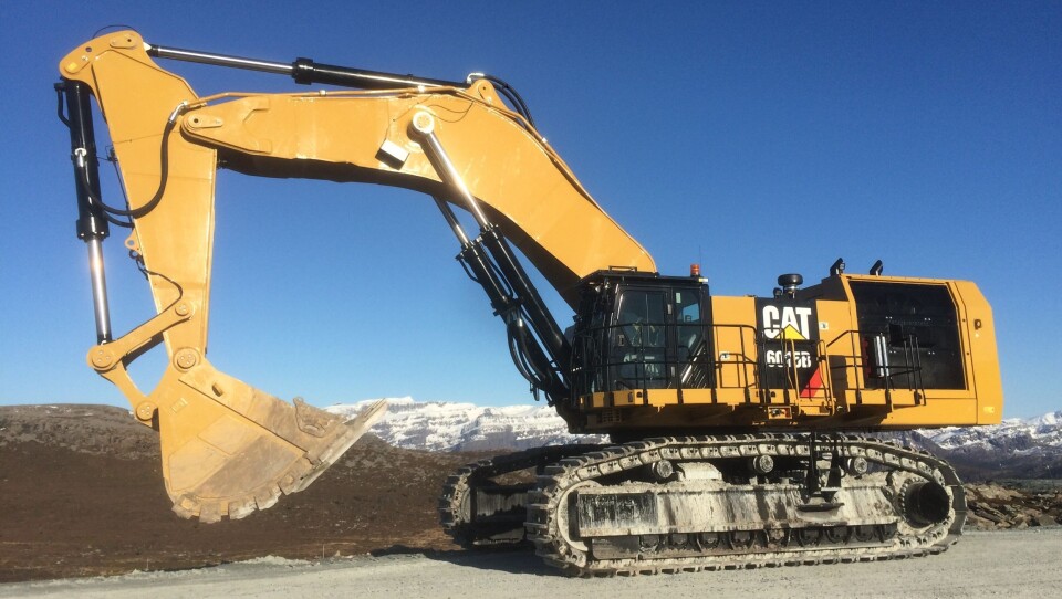 Bremanger Quarrys andre Cat-graver 6015B (145 tonn) er nå på plass i Dyrstad-bruddet.