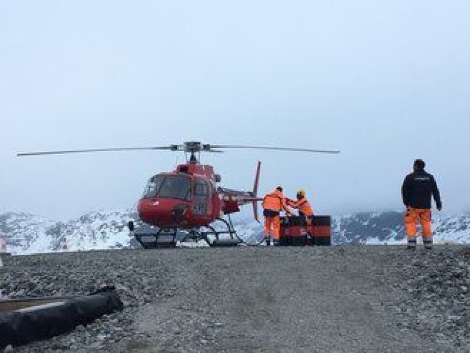 TRANSPORTMIDDEL: Slik kommer man seg til og fra gruva til LNS. Området er helt avsperret for andre transportmidler. Noen km unna kan man komme til med båt, om sommeren vel og merke.