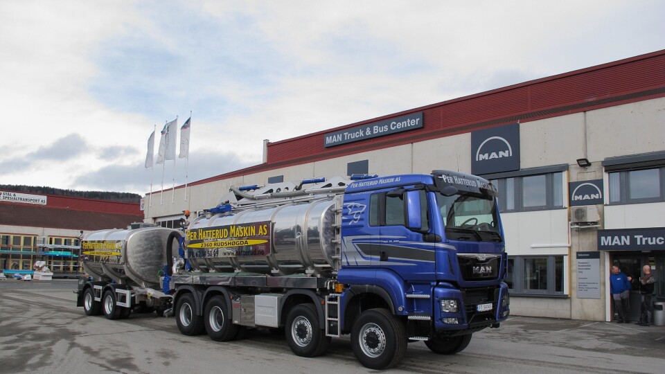 Det nye tankvogntoget til Per Hatterud Maskin AS bærer preg av rustfrie påbygg og førerhusfarge med betegnelsen Blue Silver Violet.