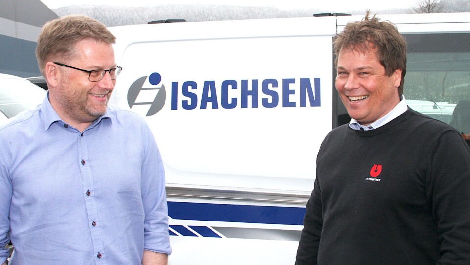 Leder i marked og kontrakt i Isachsen Gruppen, Håvard Kjendseth(t.v.), og salgs- og markedssjef hos Utleiesenteret AS, Morten Dahl, har signert en rammeavtale som gjør Utleiesenteret til en av to hovedleverandører til entreprenørkonsernet de tre neste årene.