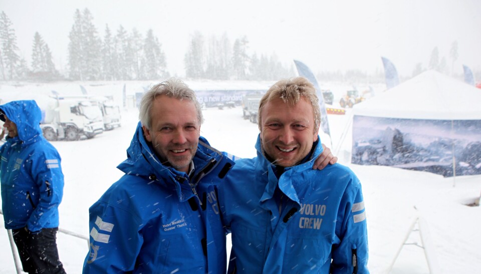 Adm. direktør Gunnar Thorud i Volvo Maskin AS (t.v.) og adm. direktør Waldemar Andrè Christensen i Volvo Norge AS, står sterkere sammen enn hver for seg. Derfor har de samlet mannskapene i felles anleggsdager ved Gardermoen i Akershus.