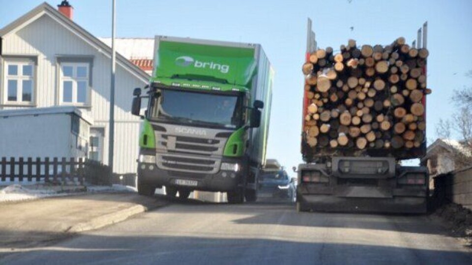 Trangt om plassen på dagens E134 gjennom deler av gamle Kongsberg. Like trangt blir det når ny europaveg åpner og dette blir bygate.