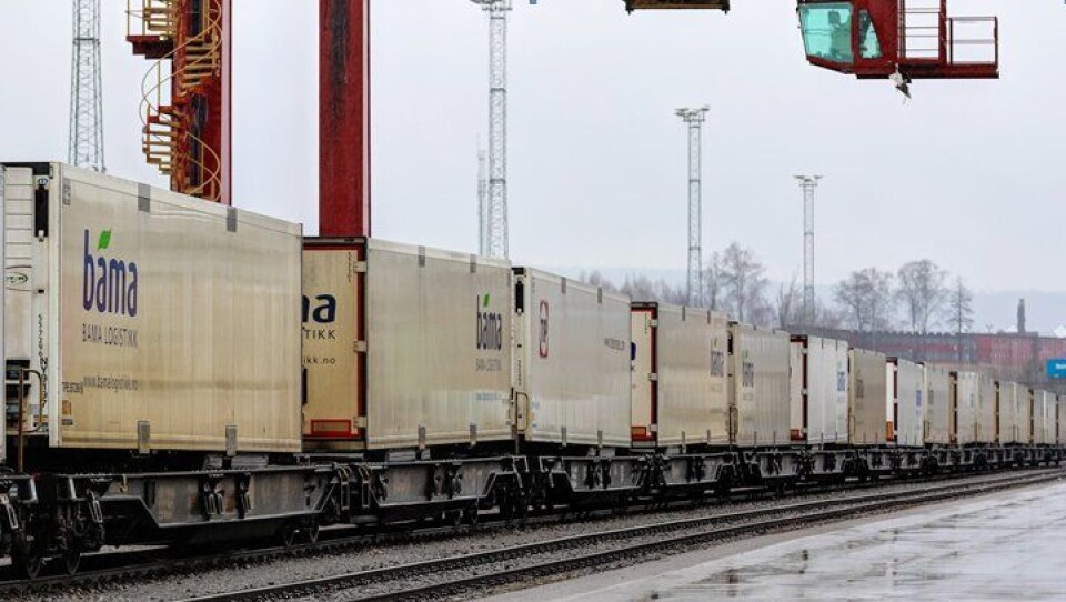 Bama og Lerøy sender nå minst halvparten av alle semitrailere mellom øst og vest på jernbane.