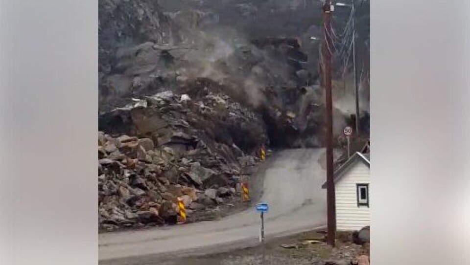 To naust knust etter sprengningsuhell