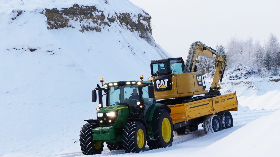 Felleskjøpet Agri SA skal selge og ha service på Cat kompaktmaskiner via et samarbeid med Pon Equipment AS. Pon skal selge Cats produkter slik de har gjort til nå. Pon skal ikke selge Felleskjøpets produkter, men henvise til sin samarbeidspartner når Pons kunder ønsker f.eks. å kjøpe traktor.