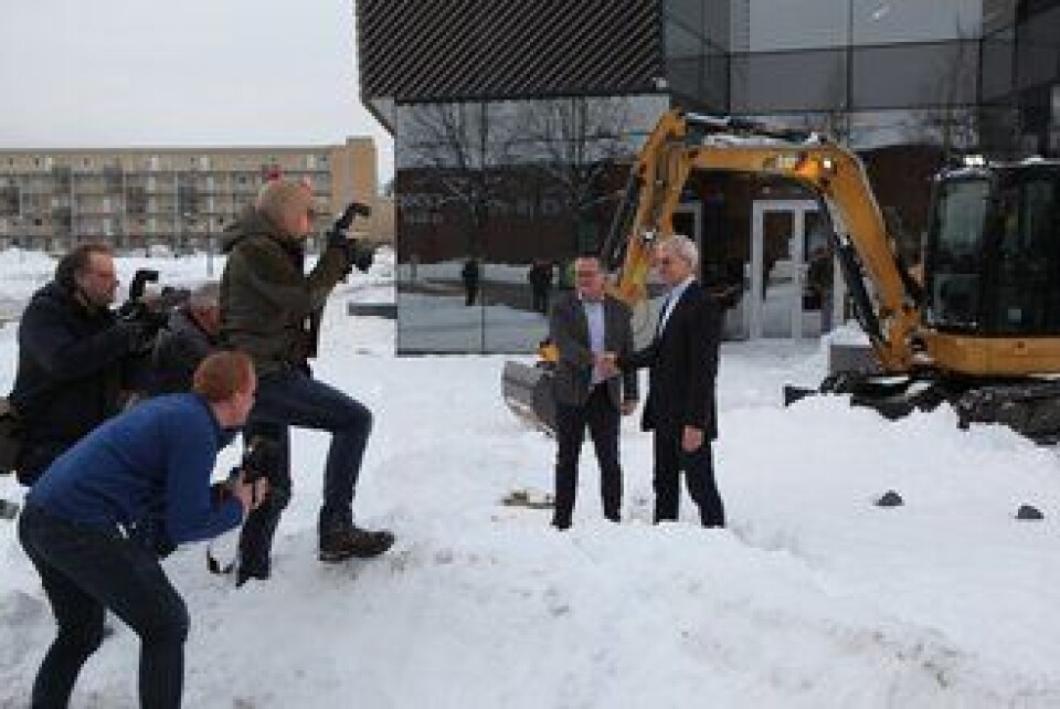 Det var stor oppstandelse da, Frode Dahl hos Felleskjøpet og Erik Sollerud hos Pon forseglet avtalen med et håndtrykk.