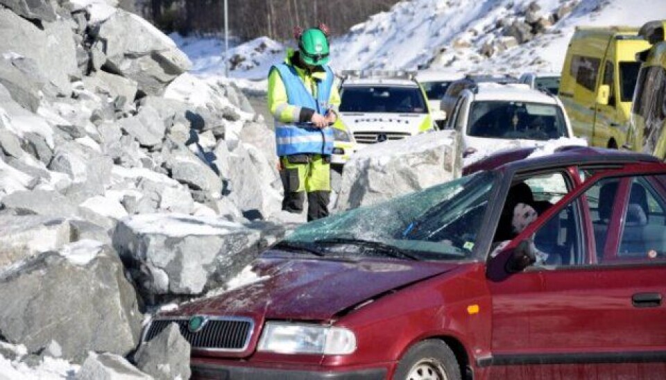 Implenia gjennomførte øvelse der en bil med tre personer tatt av steinras. I øvelsen var en død, to hardt skadet.