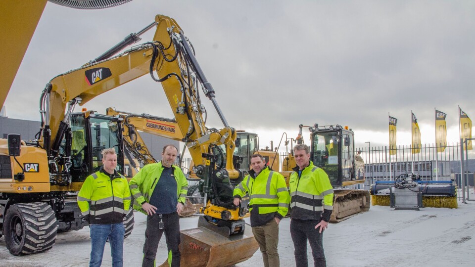På bildet fra venstre: Esben Rostad (tekniker NPI Pon Equipment), Morten Hansen (sjef klargjøring Pon Equipment), Espen Paulseth (markedsdirektør Pon Equipmet) og Svein Delbekk (tekniker og instruktør gravemaskiner, Pon Equipment).