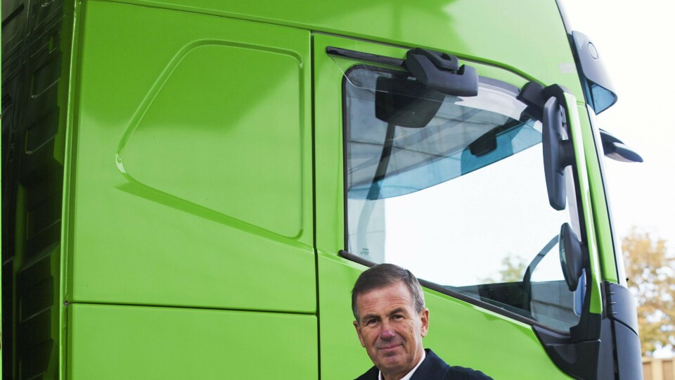 Her står daværende konsernsjef i Posten/Bring, Dag Mejdell, foran en av Brings biodieselpumper da satsingen ble lansert for noen år siden. Nå går Bring-bilene på vanlig diesel.