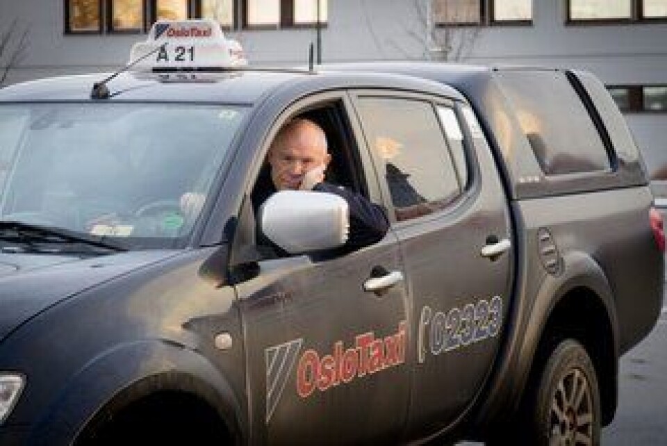DROSJE: Werner Undhjem har fått mange forskjellige tilbakemeldinger på sin Mitsubishi pickup drosje i Oslo.